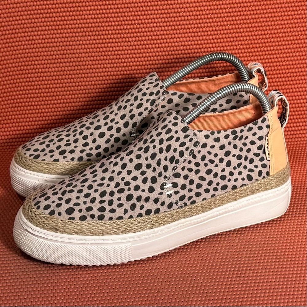 Stylish Leopard Print Slip-On Sneakers